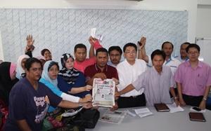 penang amk and women wing asked zahrain to apologize 310109 pc2