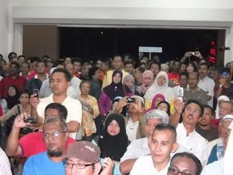 anwar ceramah at party hq 070210 02