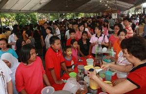 pkr cny open house 270210  crowd