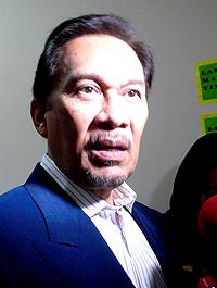 anwar at federal syariah court 100310