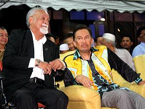 penang pakatan govt second anniversary forum 100310 karpal singh and anwar