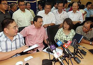 liow tiong lai announce running for mca deputy 210310 03