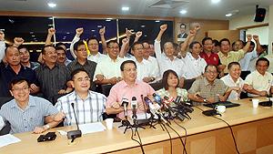 liow tiong lai announce running for mca deputy 210310 02