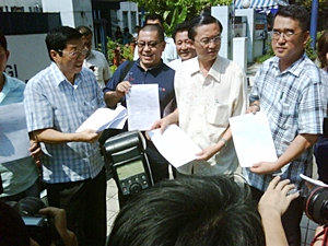 chua soi lek supporter lodge police report on mney politics accusation 260310