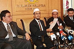 independent former pakatan mp parliament front image