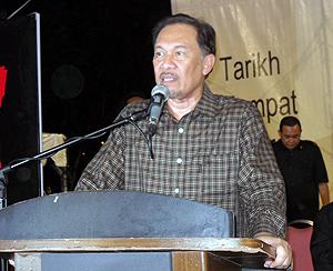 pkr gathering in hulu selangor 260310 anwar 02