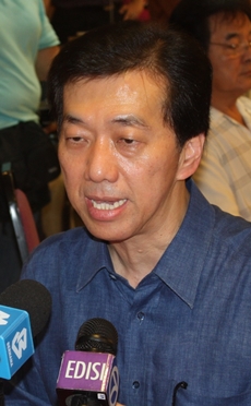 ong ka ting meets supporters 260310 speak