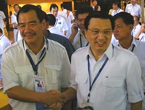 mca egm 280310 kong shakes liow hand 02