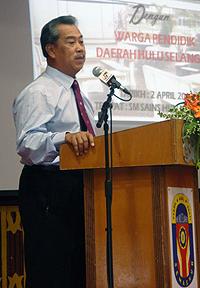 deputy prime minister muhyiddin yassin at sekolah menengah sains hulu selangor 020410 01