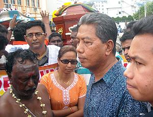 hrp protest police killing ipoh 100410 police chief yusuf talking  tofather