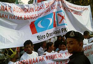 hulu selangor by-election nomination 170410 orang asli supporters 02