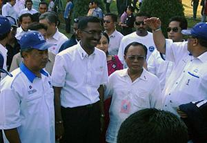 hulu selangor by-election nomination 170410 kamalanathan wiht bn leaders