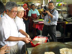 hulu selangor by-election 190410 zaid ibrahim walkabout 03