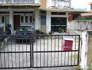 hulu selangor by-election 240410 kamalanthan sungai siput alleged house