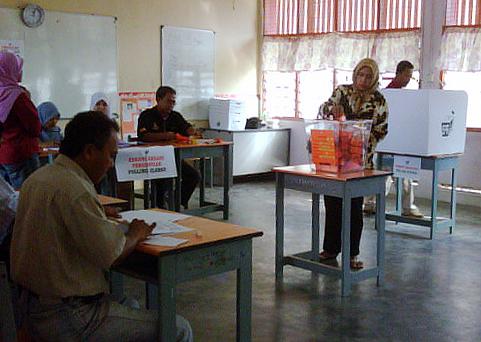 hulu selangor by-election voting day 250410 voting 02