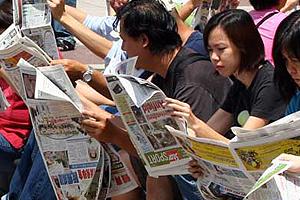 flash mob read newspaper upside down 020510 front 02