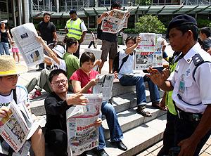 flash mob read newspaper upside down 020510 10