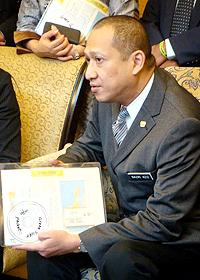 green surf pc in parliament 150610 nazri