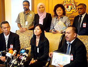 green surf pc in parliament 150610 01