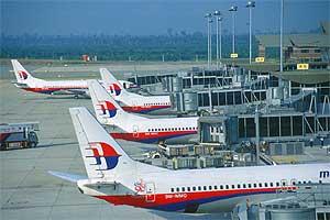 klia airport 141105 mas aircraft at the terminal
