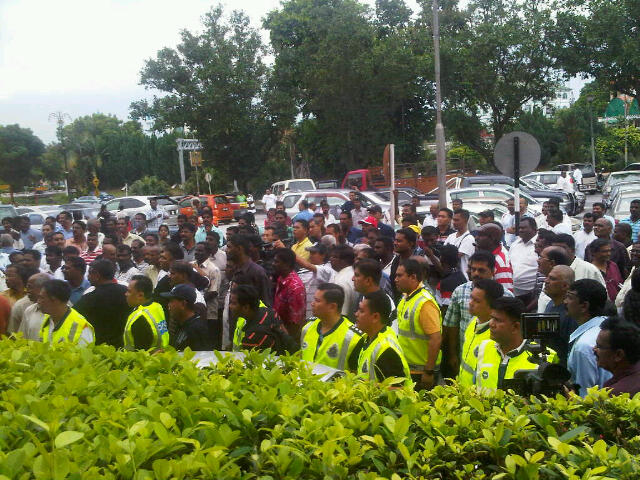 gas 2 rally 040710 mic supporters