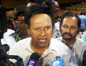 samy vellu mic agm 110710 02