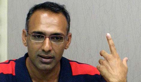 Two freed on charges of jet engine theft, money-laundering