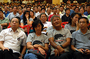 teoh beng hock memorial night 160710 parents crowd
