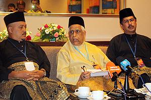 penang bukit bendera umno division agm 080810 frm left abdul jalil ariffin, musa sheikh fadzir and salim abdul bari