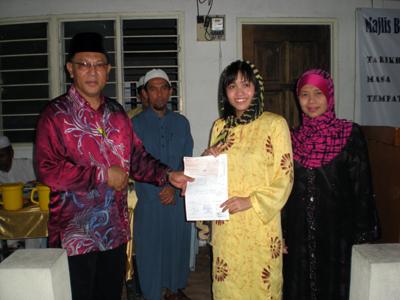 teo nie qing giving allocation to bangi surau