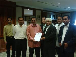 Students in politics, PAS Youth meeting with Saifuddin Abdullah