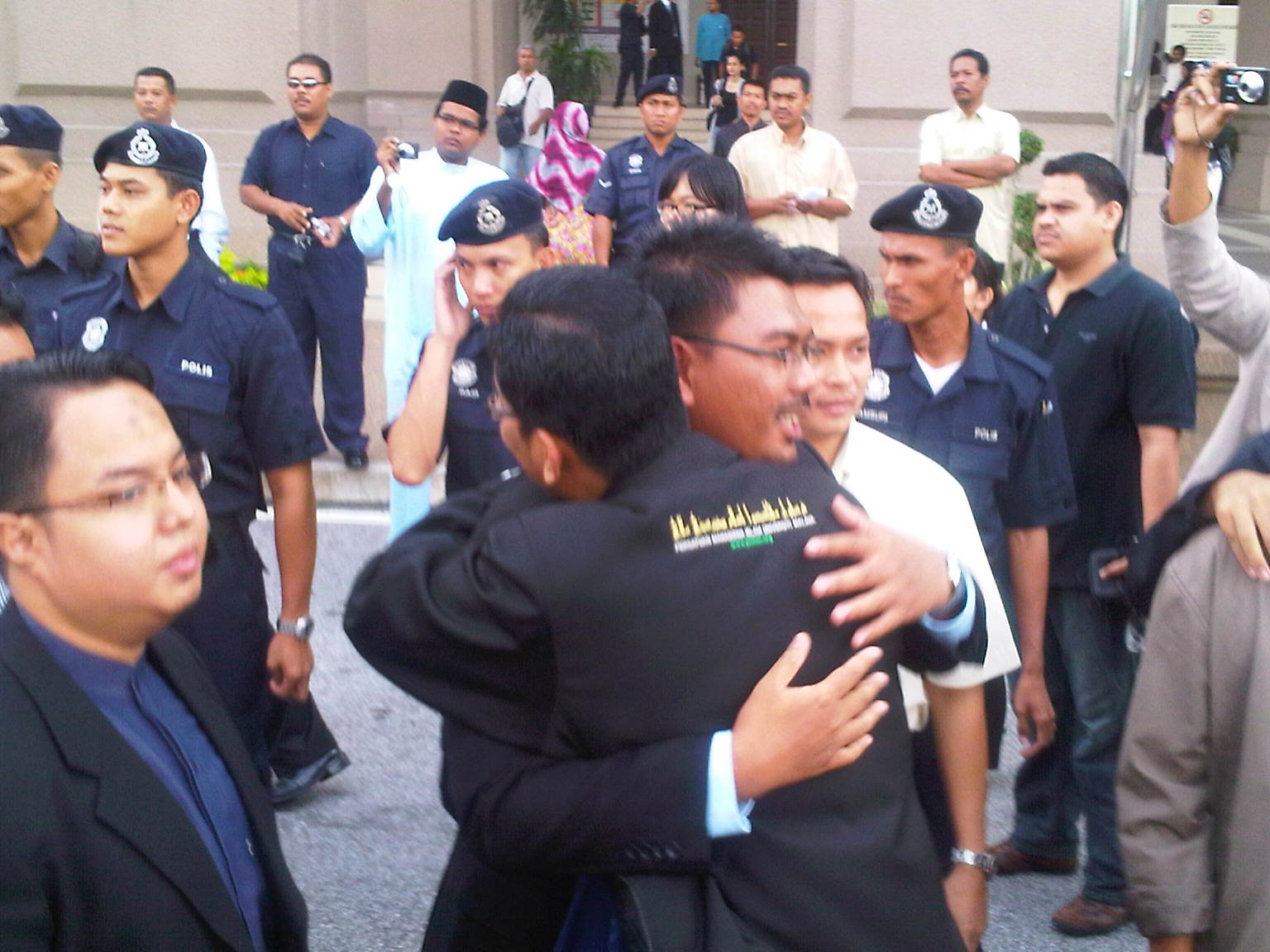 rosmah in graffiti case universiti malaya student activists mohd izzuddin