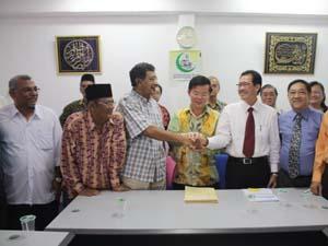 dialogue between muslim and zhong yuan group
