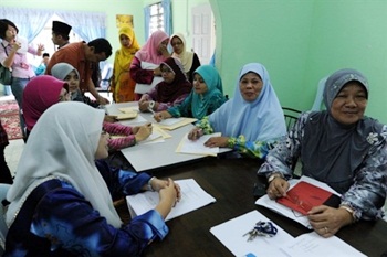 staff of school for pregnant students malacca 2