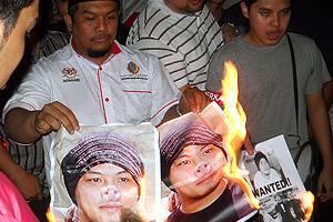 perkasa protest against namewee at klscah 280910 front