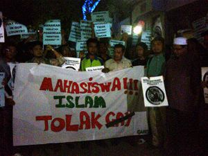 141010 pas student protest gay adam lambert concert 4 banner