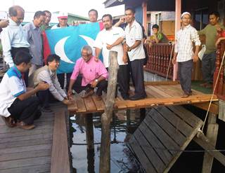 batu sapi 301010 pkr repairs bridge at kg gas