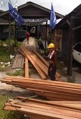 batu sapi by election 301010 workers fixing walkway nan tung fishing village