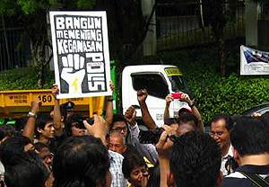 bukit aman protest against selvachandran arrest 301010 02