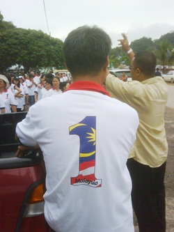 1Malaysia t-shirt in galas