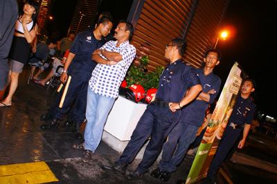 kampar cake party 161110 police