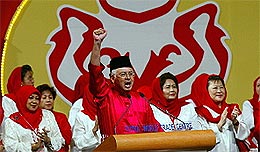 umno general assembly 230904 najib being profound