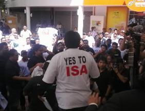 penang attack on anti isa forum 211110 03