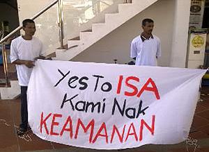 penang attack on anti isa forum 211110 04