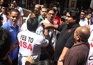 penang attack on anti isa forum 211110 umno youth