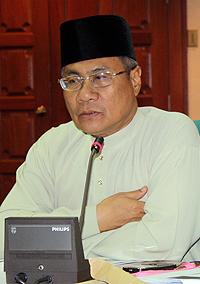 penang jason ong urge star to apologise 261110 mansor othman