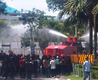 selangor water demo water cannons fire at crowd