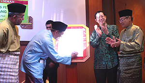 maal hijrah seminar 071210 signing