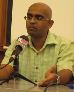malaysian civil liberties movement MCLM chooses Sreekanth Pillai 211210 sreekant gesturing