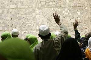 mecca hajj stampede mina 130106 stonning of jamarat devil stone